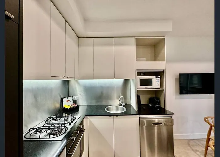 2 Bdr Apartment On Collins St, Melbourne City