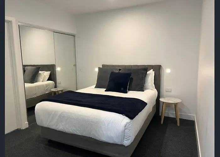 2 Bdr Apartment On Collins St, Melbourne City